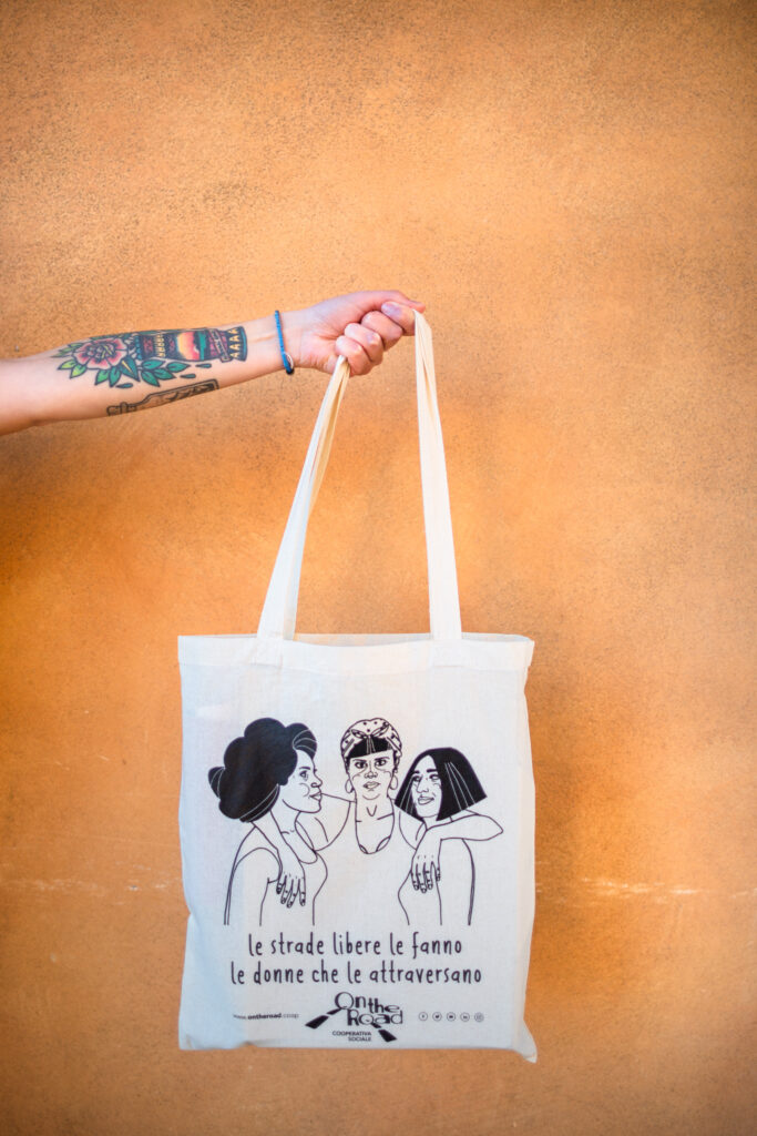Sono disponibili le borse in cotone naturale “Donne Libere”